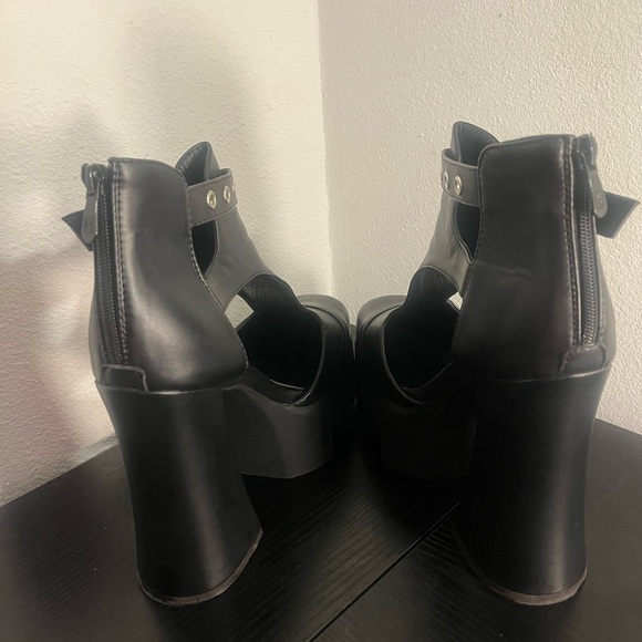 Black Platform Chunky Heel Sandals - Picture 6 of 7